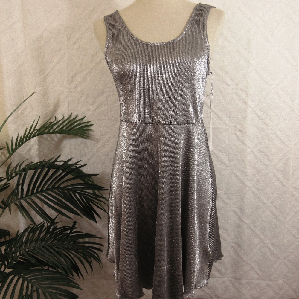 Ali & Kris Silver Ribbed Party Dress Sz M